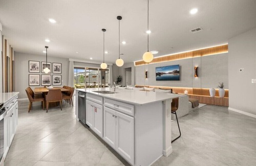Four Corners Casa | 8 Bedrooms/6 Bathrooms/Windsor Cay (15803CC)