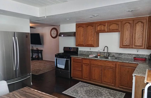 Quartz Hill Casa | 8 Beds/2Full-Bath Entire guesthome for 13 guest
