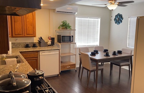 Quartz Hill Casa | 8 Beds/2Full-Bath Entire guesthome for 13 guest