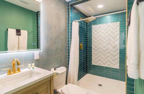 Smith's Memento Casa | 8 Beds! Steps 2 Ocean Center Cowboy Pool Beach