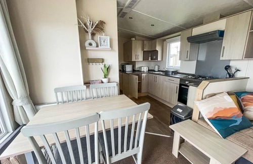 Barmston Casa | 6 berth caravan with decking on a great holiday park near the beach! Ref 62008A