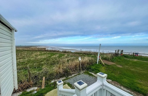 Barmston Casa | 6 berth caravan with decking on a great holiday park near the beach! Ref 62008A