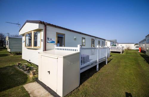 Louth Otro | 8 Berth Caravan With Decking At Sunnydale In Lincolnshire Ref 35087S