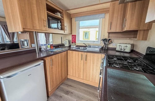 Louth Casa | 8 berth caravan with WiFi at Sunnydale Park in Skegness ref 35220KC