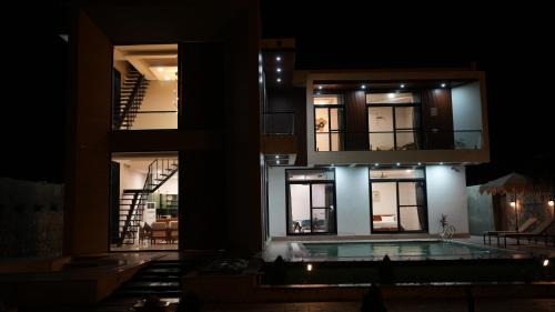 Jamwa Ramgarh Casa | 8 BHK Farm stay w Pool, Garden , Snooker, WiFi