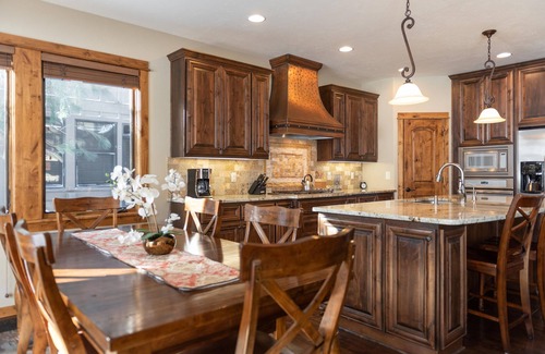 Sunriver Cabina | 8 Caldera Cabina: 3 BR / 4 BA cabina en Bend, para 8 personas
