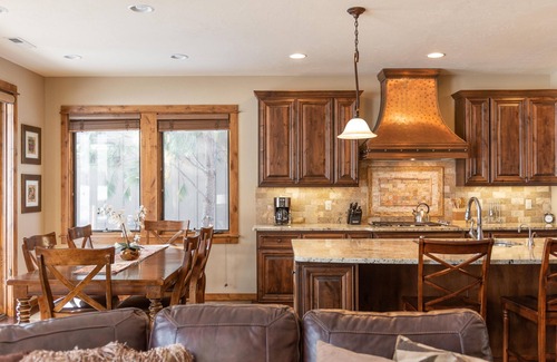 Sunriver Cabina | 8 Caldera Cabina: 3 BR / 4 BA cabina en Bend, para 8 personas