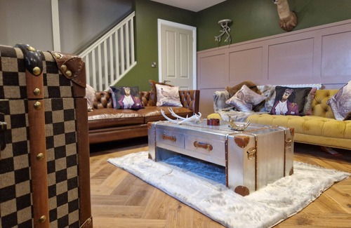 Knott End-on-Sea Cabaña | 8 COACH HOUSE, pet friendly, with hot tub in Garstang