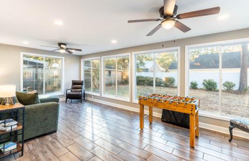 Pawleys Island Casa | 8-Guest Cozy Escape with Fire Pit & Hot Tub!