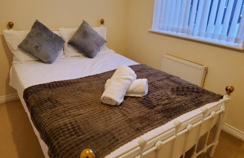 Norwich Casa | 8 Guests - 4 Bedrooms - Parking - Garden