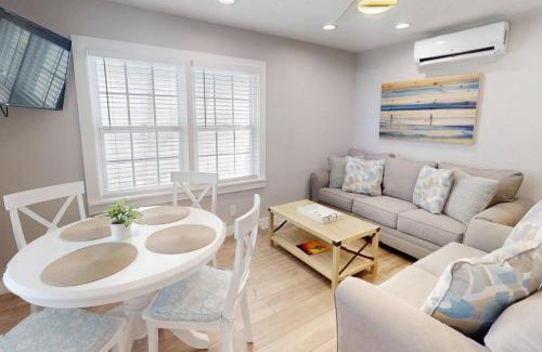 Madeira Beach Casa | 8 - Island Paradise Cottages - Tropic Sun