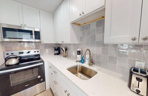 Madeira Beach Casa | 8 - Island Paradise Cottages - Tropic Sun