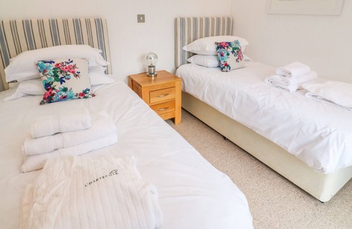 Looe Casa | 8 Lake View