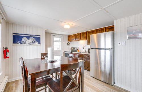 Surf City Apartamento | 8 Mi Barnegat Lighthouse Apt with Balcony!