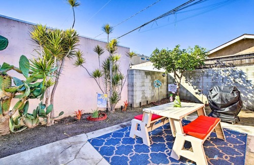 North Long Beach Casa | 8 Mi to Aquarium Long Beach Bungalow with Patio!