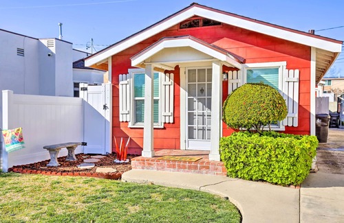 North Long Beach Cabaña | 8 Mi to Aquarium: Long Beach Bungalow w/ Patio!