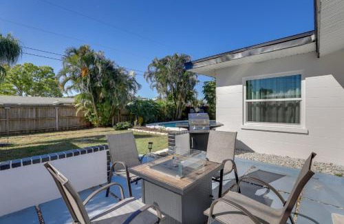 Bradenton Casa | 8 Mi to Beaches Bradenton Home with Poolside Oasis!