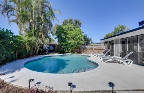 Bradenton Casa | 8 Mi to Beaches Bradenton Home with Poolside Oasis!