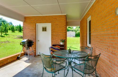 Seneca Casa | 8 Mi to Clemson Peaceful Family Home with Yard