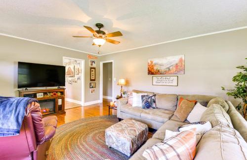 Seneca Casa | 8 Mi to Clemson Peaceful Family Home with Yard