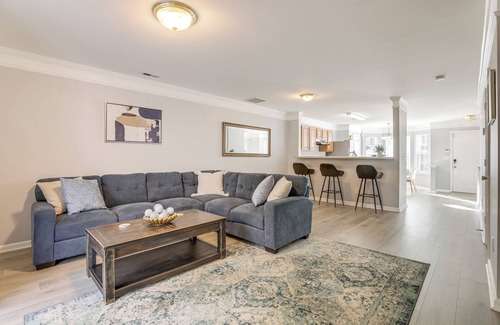 Southwestern Casa | 8 Mi to Downtown: Atlanta Townhome!