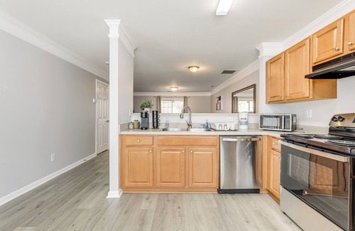 Southwestern Casa | 8 Mi to Downtown: Atlanta Townhome!