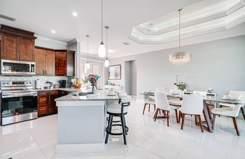 Trafalgar Casa | 8 Mi to Dtwn: Canalfront Home in Cape Coral!