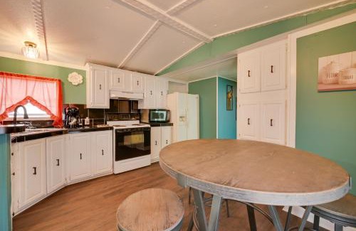 Crisp Casa | 8 Mi to Dtwn Greenville Pet-Friendly Family Home!