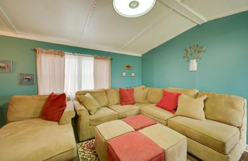 Crisp Casa | 8 Mi to Dtwn Greenville Pet-Friendly Family Home!