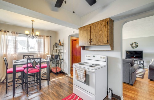Garfield Heights Casa | 8 Mi to Dtwn Cleveland: Quiet Home w/ Fenced Yard