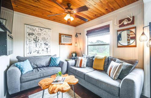 San Marcos Casa | 8 Mi to Dtwn Wimberley Cabin Retreat on 5 Acres!