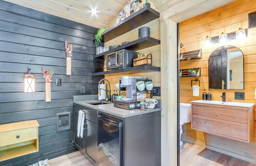 Athol Apartamento | 8 Mi to Farragut State Park: Wooded Cabin Escape!