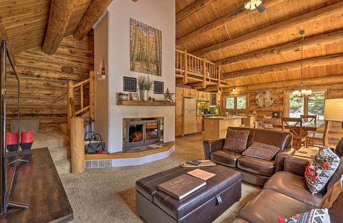 Valley of the Blue Cabina | 8 Mi to Gondola: Cozy Breckenridge Cabin w/ Deck!