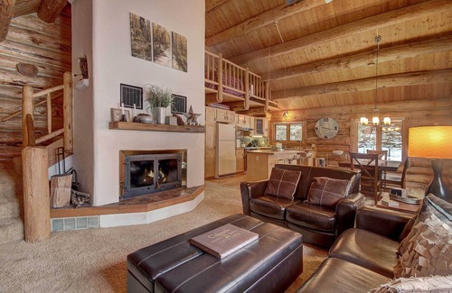 Valley of the Blue Cabina | 8 Mi to Gondola: Cozy Breckenridge Cabin w/ Deck!