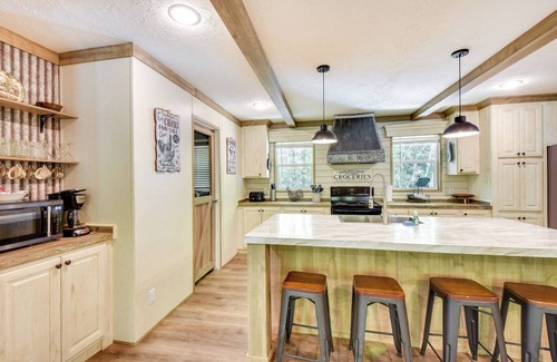 Sautee Nacoochee Casa | 8 Mi to Helen: Sautee Nacoochee Home w/ Hot Tub