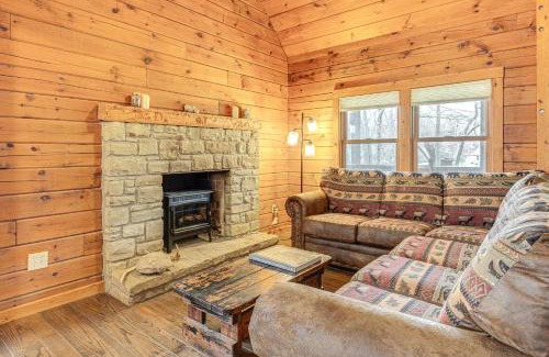 Unionville Casa | 8 Mi to IU Cabin with Reading Nook, Fire Pit and Yard