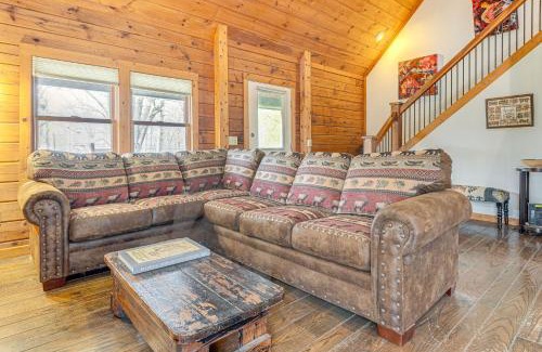 Unionville Casa | 8 Mi to IU Cabin with Reading Nook, Fire Pit and Yard