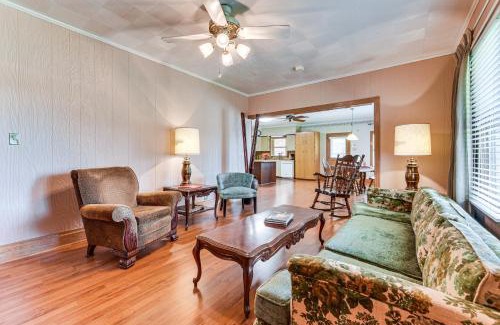 Broussard Casa | 8 Mi to Lafayette Dog-Friendly Home with Large Yard