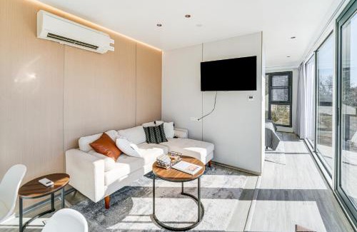 Valley View Apartamento | 8 Mi to Lake Access Futuristic Capsule Hideaway!