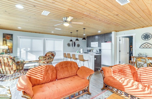 Boswell Cabaña | 8 Mi to Ozark Folk Center: Home w/ Hot Tub & Deck