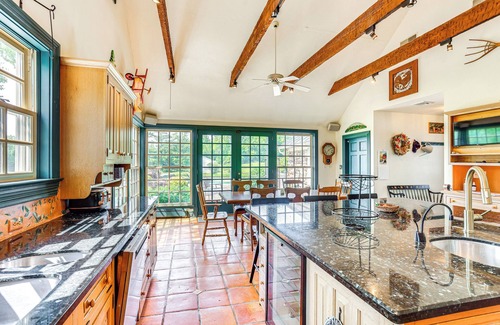 Limekiln Casa | 8 Mi to Reading: Spacious Farmhouse Retreat!