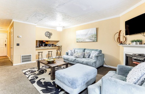 Lithonia Casa | 8 Mi to Stone Mountain: Quiet Getaway w/ Deck