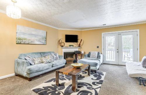 Lithonia Casa | 8 Mi to Stone Mountain Quiet Getaway with Deck
