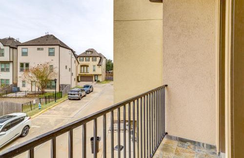 George Bush Park/Eldridge Casa | 8 Mi to the Galleria Home with Balcony and Yard