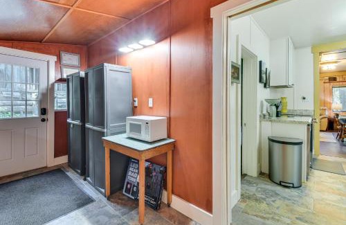 Sugar Pine Casa | 8 Mi to Yosemite National Park Cabin with Fire Pit