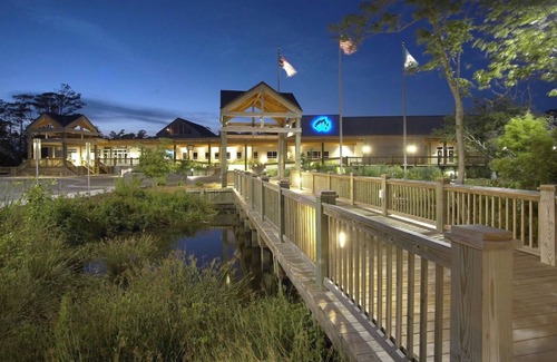 Swansboro Cabaña | 8 miles to Emerald Isle 4 miles to the boat ramp Lots of room for any size boat