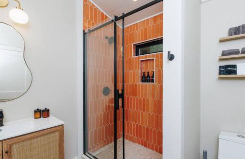 Saint Helens Casa | 8 Min to Zip Lines Unique Stay King Bed