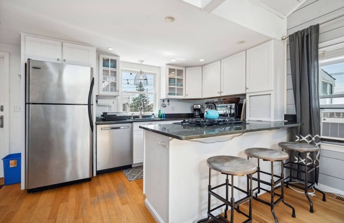 Newburyport Casa | 8 Min Walk to Basin | Screened Porch | Plum Puddin