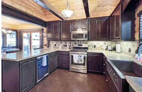 Wrightwood Cabina | 8 min walk to village,Cozy, heater,A.C, fireplace, 5 min drive to mountain high