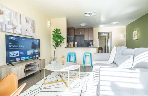 East Riverside - Oltorf Apartamento | 8 mins to Downtown King Bed | Pool, Parking Gym 04